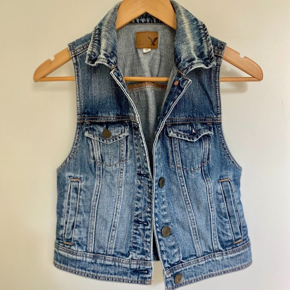 American Eagle Cropped Cut off Jean Jacket